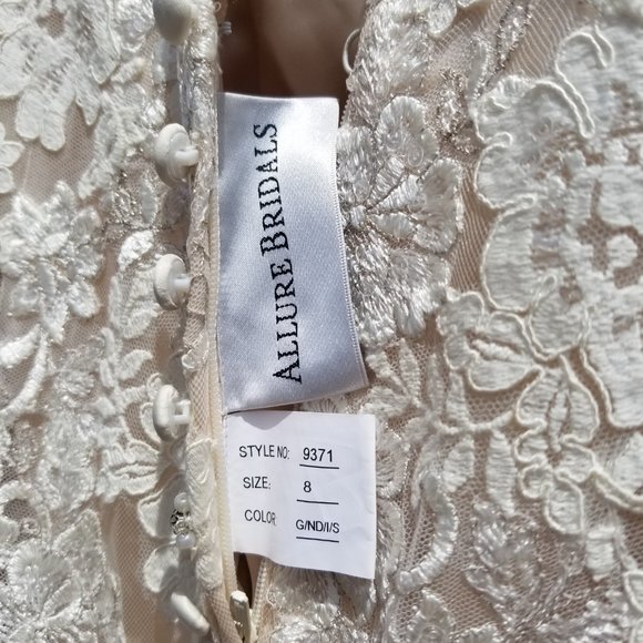 Wedding dress by Allure Bridals - Picture 6 of 6